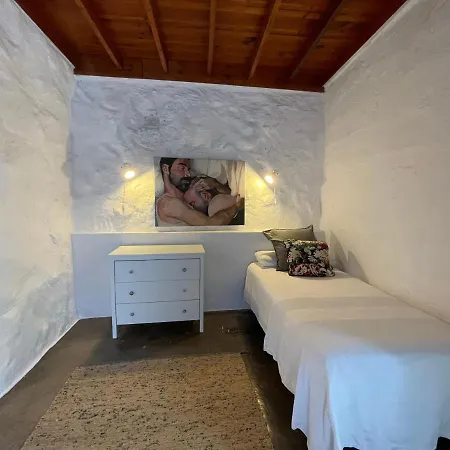Moises Art House